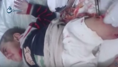 بالفيديو... قناص النظام يستهدف طفلاً رضيعاً في مضايا