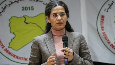 إلهام أحمد تهدد بـحرب أهلية في سوريا إذا لم تُلبَ مطالب الإدارة الذاتية
